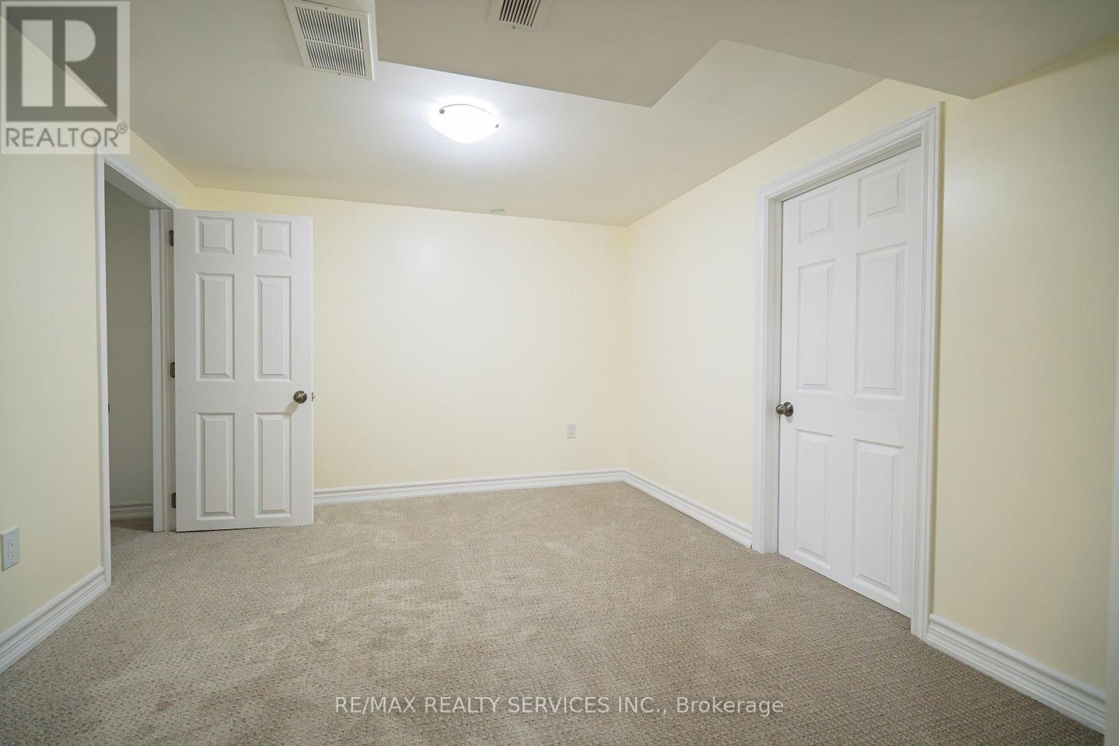 Photo 31 of 32 Eastern Avenue, Brampton ON