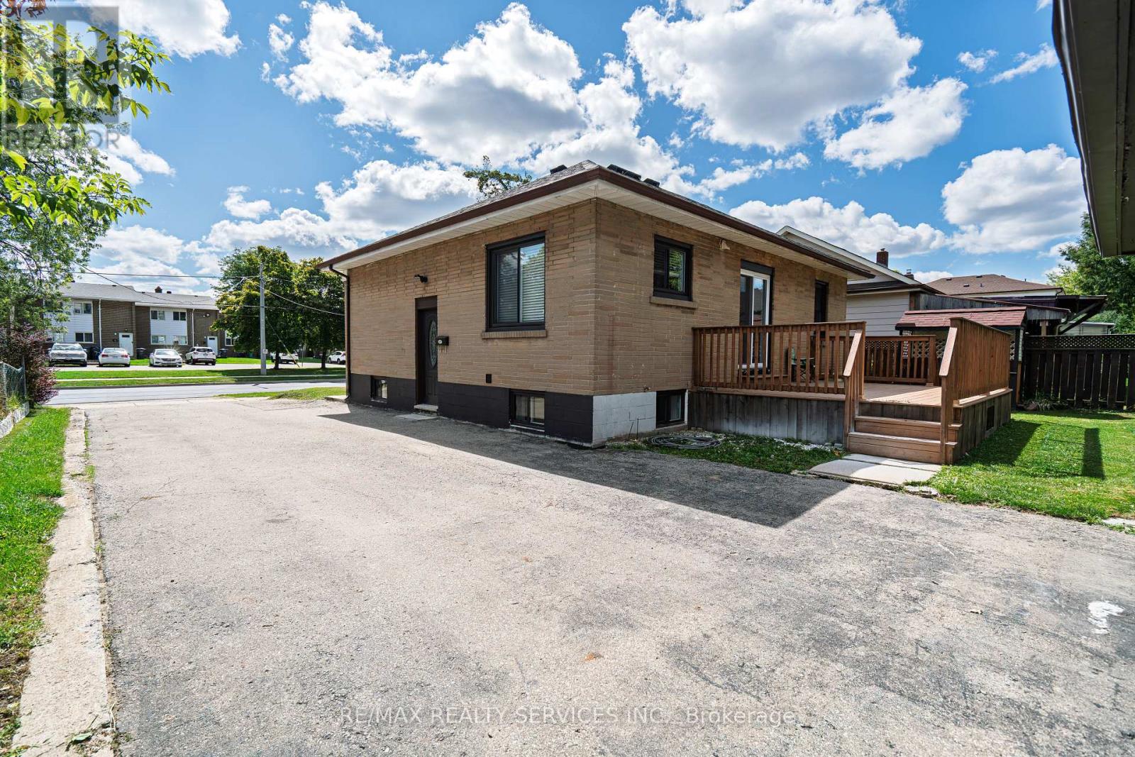 Photo 43 of 32 Eastern Avenue, Brampton ON