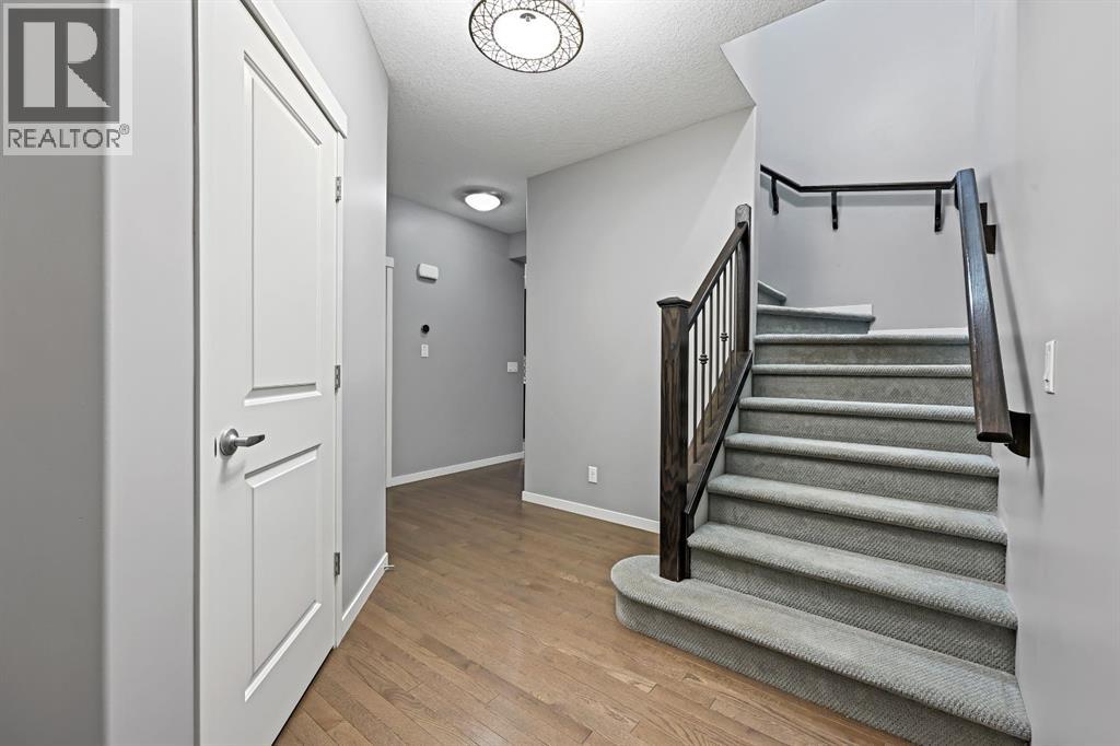 Photo 2 of 32 Cranarch Crescent Se, Calgary AB