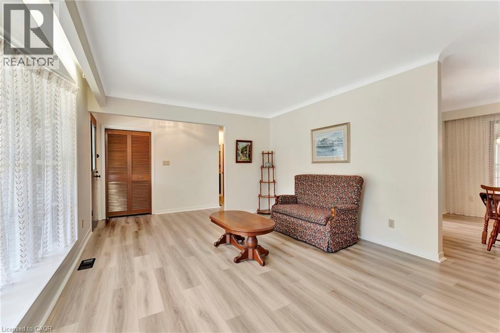 Photo 7 of 5227 Mulberry Drive, Burlington ON