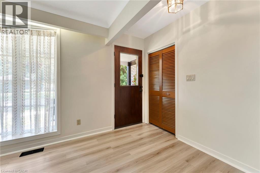 Photo 6 of 5227 Mulberry Drive, Burlington ON