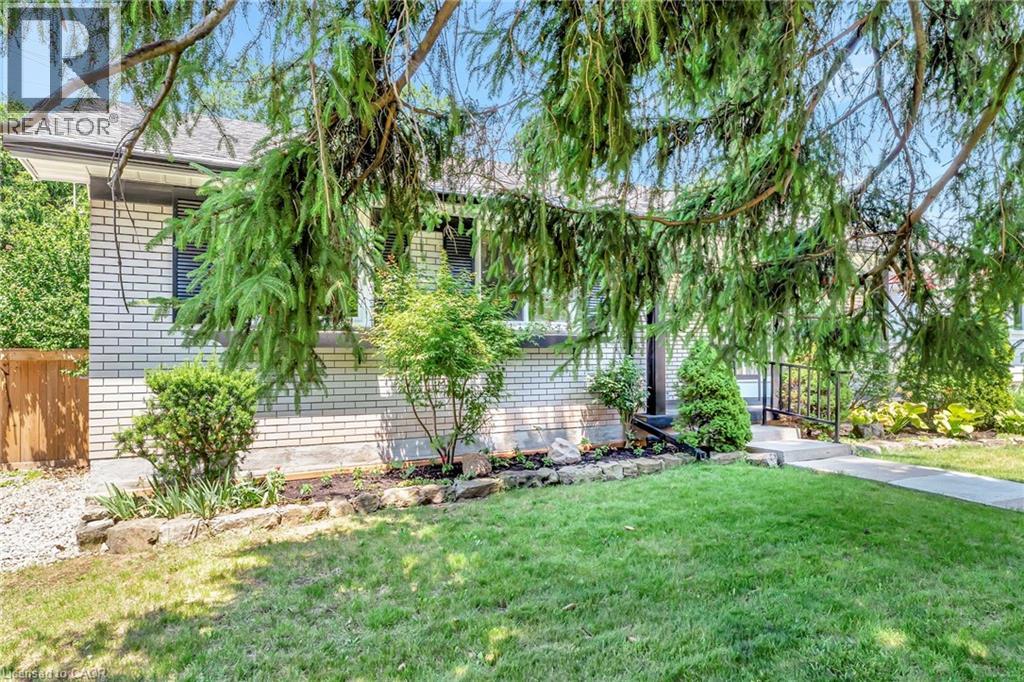 Photo 4 of 5227 Mulberry Drive, Burlington ON