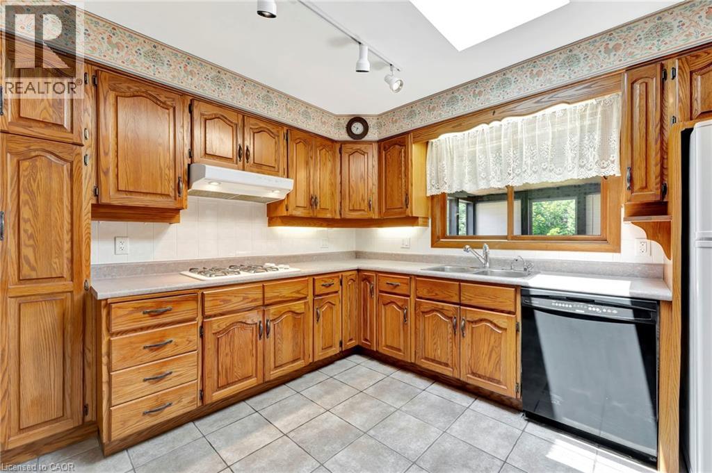 Photo 14 of 5227 Mulberry Drive, Burlington ON