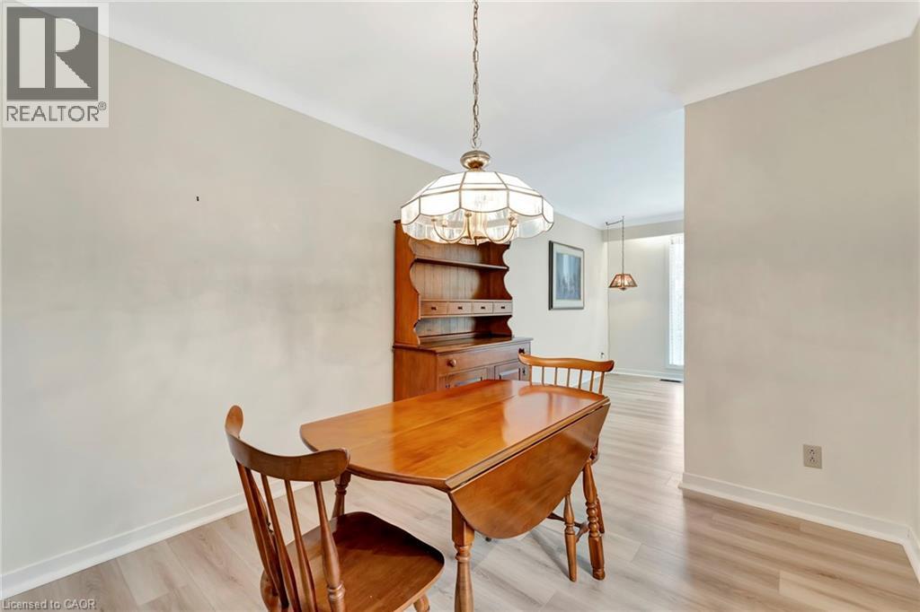 Photo 10 of 5227 Mulberry Drive, Burlington ON