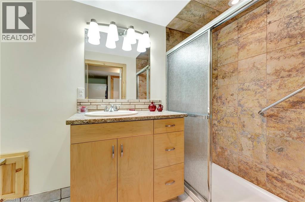 Photo 33 of 5227 Mulberry Drive, Burlington ON