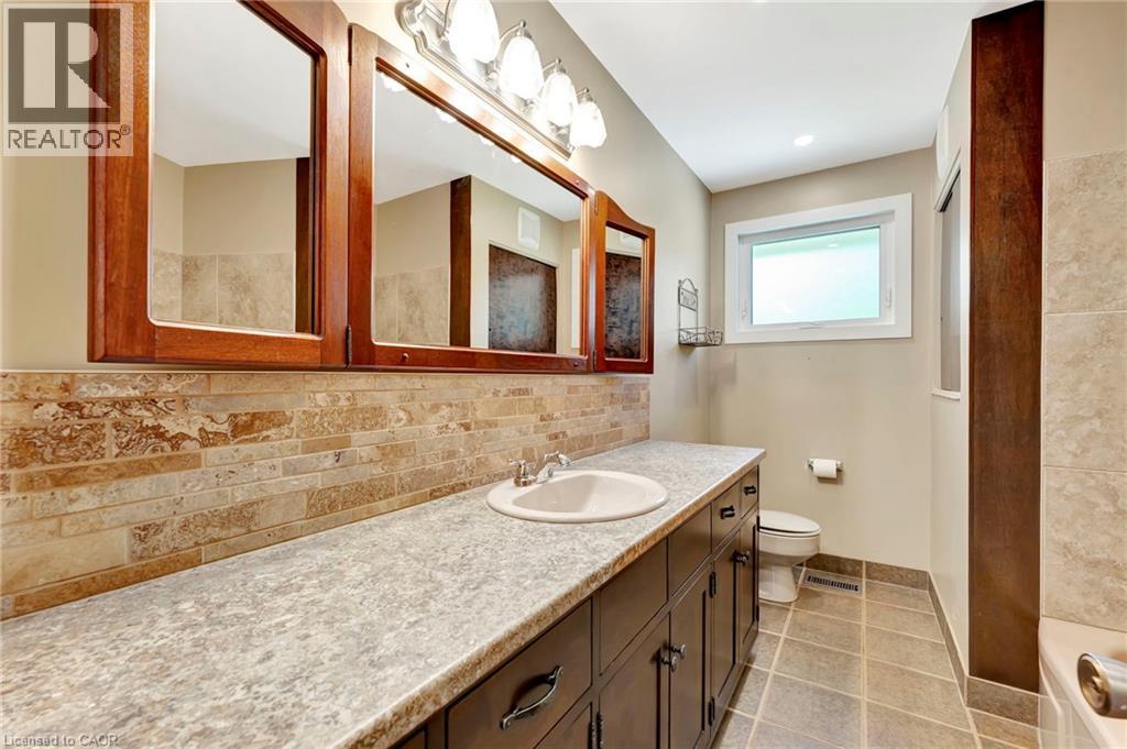 Photo 12 of 5227 Mulberry Drive, Burlington ON