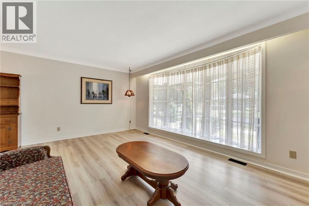 Photo 9 of 5227 Mulberry Drive, Burlington ON