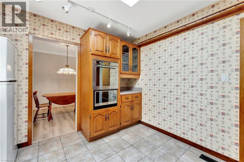 Photo 16 of 5227 Mulberry Drive, Burlington ON