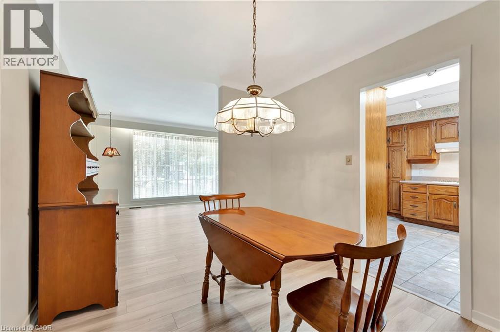 Photo 11 of 5227 Mulberry Drive, Burlington ON