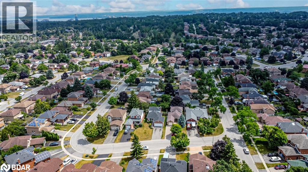 Photo 2 of 40 Grasett Crescent, Barrie ON