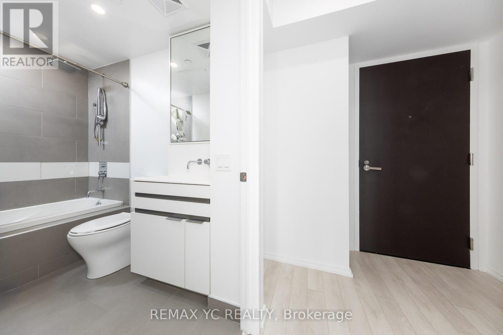 Photo 2 of 5104 197 Yonge Street, Toronto ON
