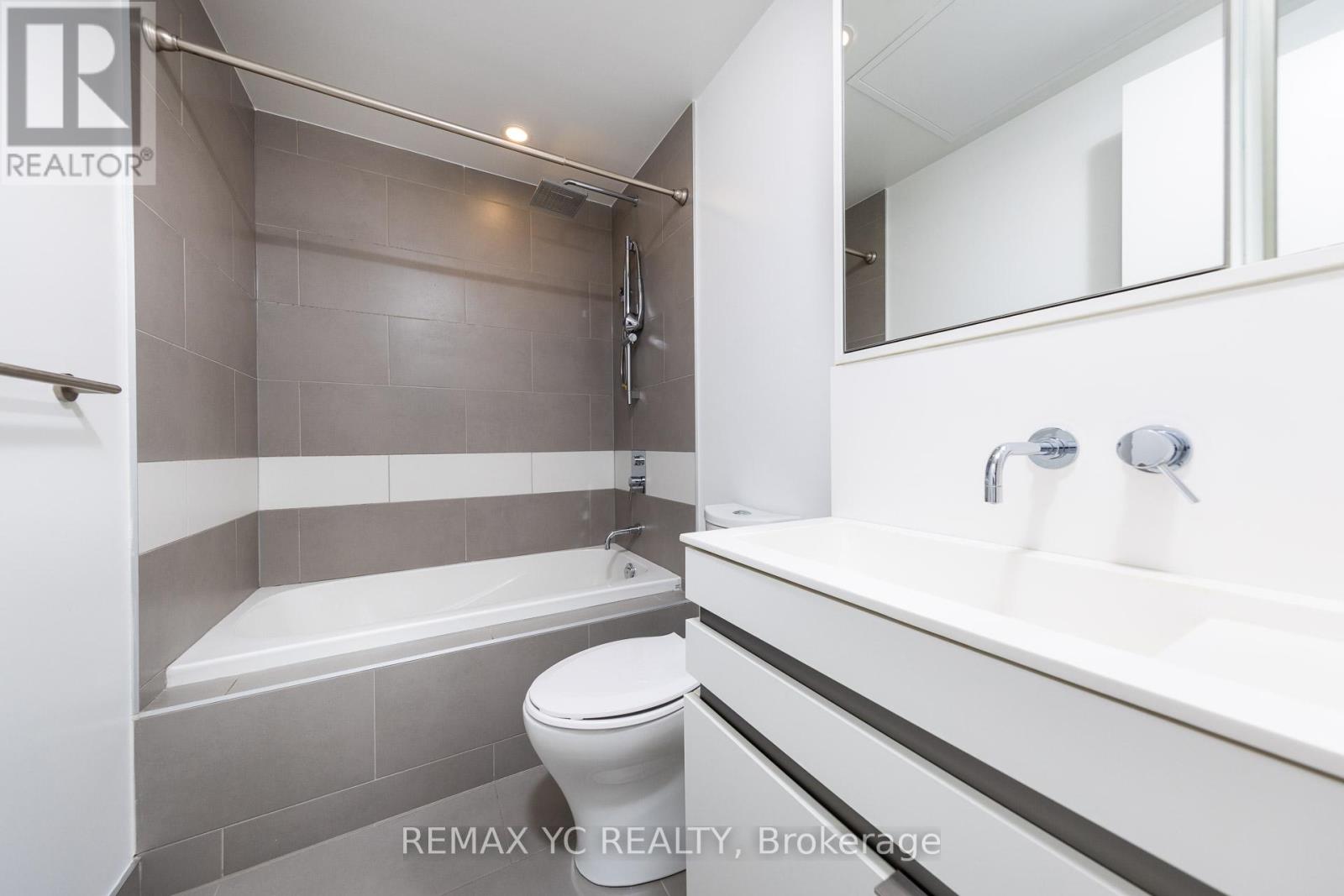 Photo 3 of 5104 197 Yonge Street, Toronto ON