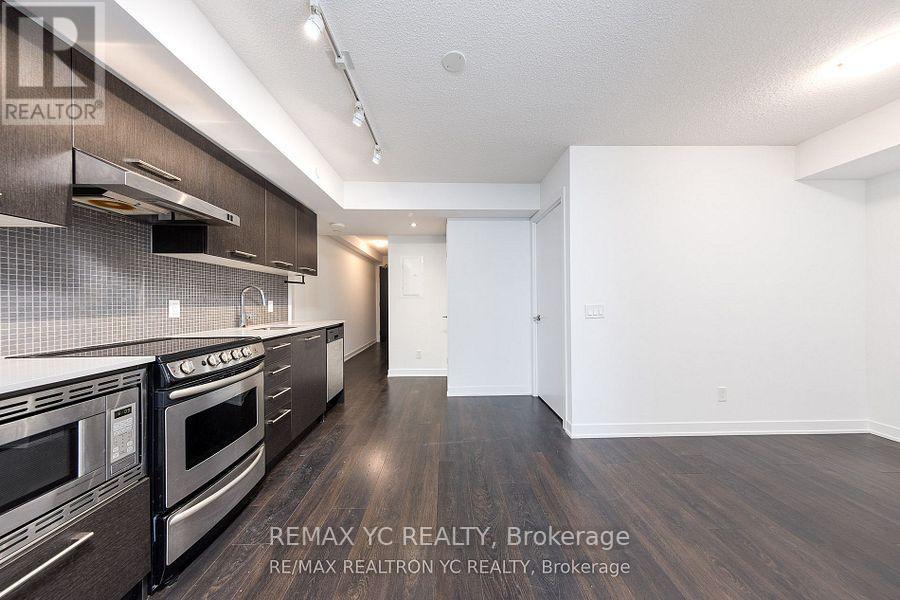 Photo 3 of 719 87 Peter Street, Toronto ON