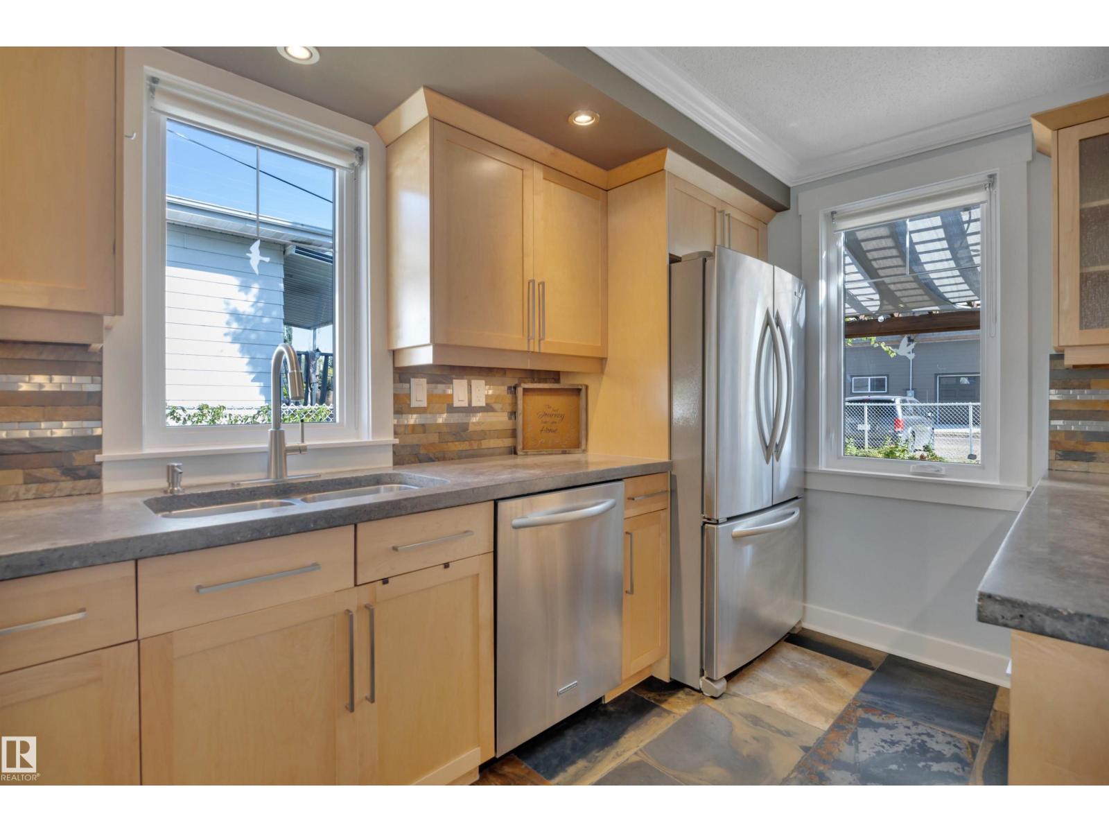 Photo 15 of 4403 47 Av, Leduc AB