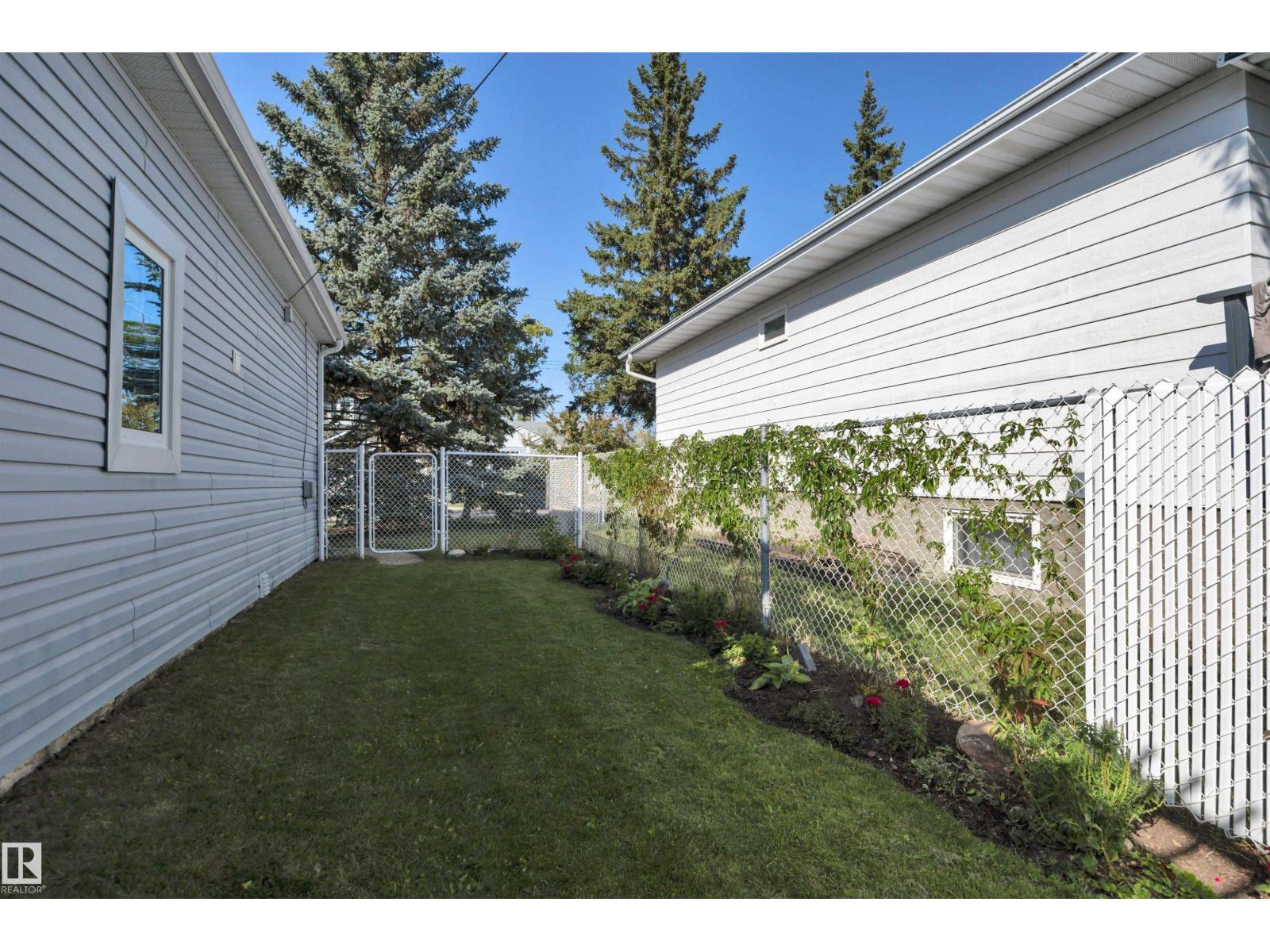 Photo 48 of 4403 47 Av, Leduc AB