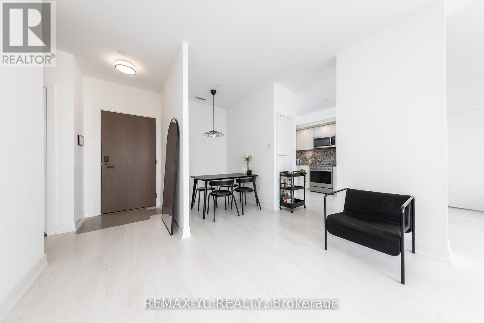 Photo 2 of 436 20 Inn On The Park, Toronto ON