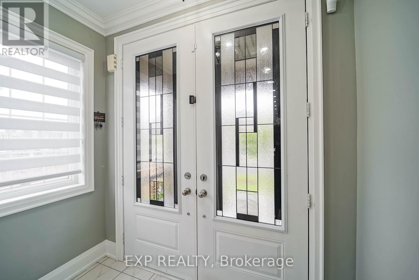 Photo 5 of 25 Christine Elliott Avenue, Whitby ON