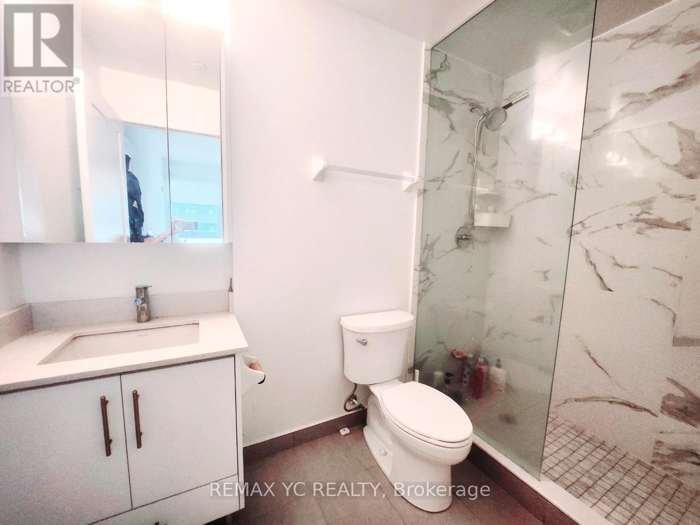 Photo 5 of 305 95 Oneida Crescent, Richmond Hill ON