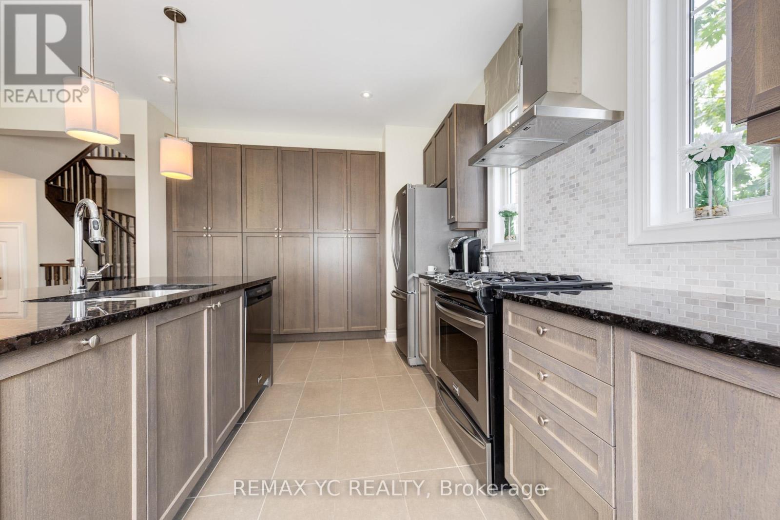 Photo 15 of 1 Sunset Way, Thorold ON
