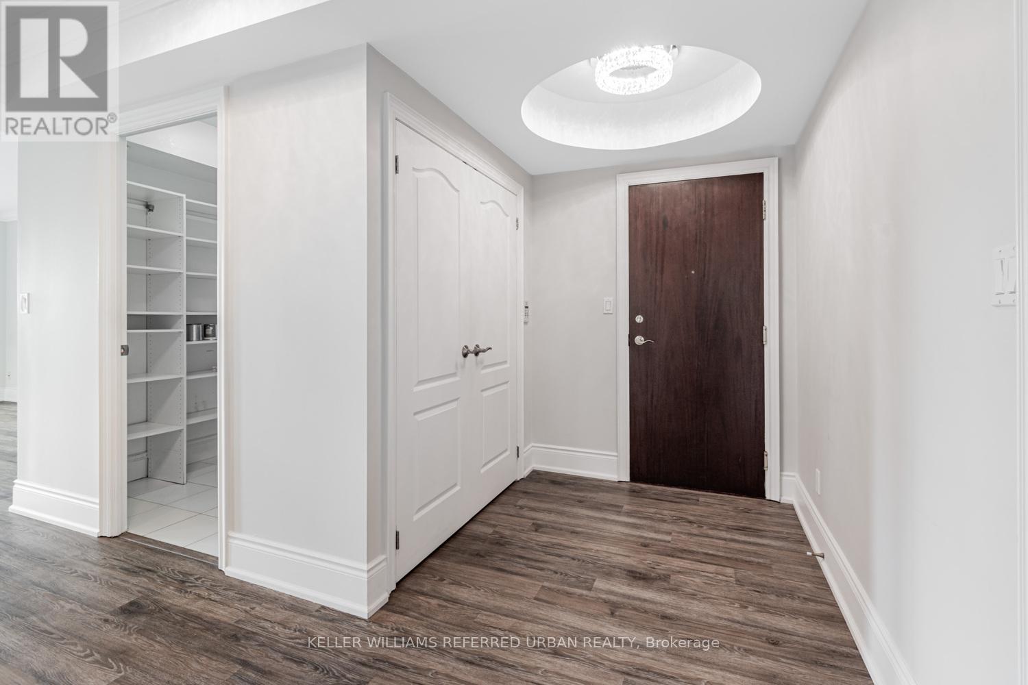Photo 4 of 721 28 William Carson Crescent, Toronto ON