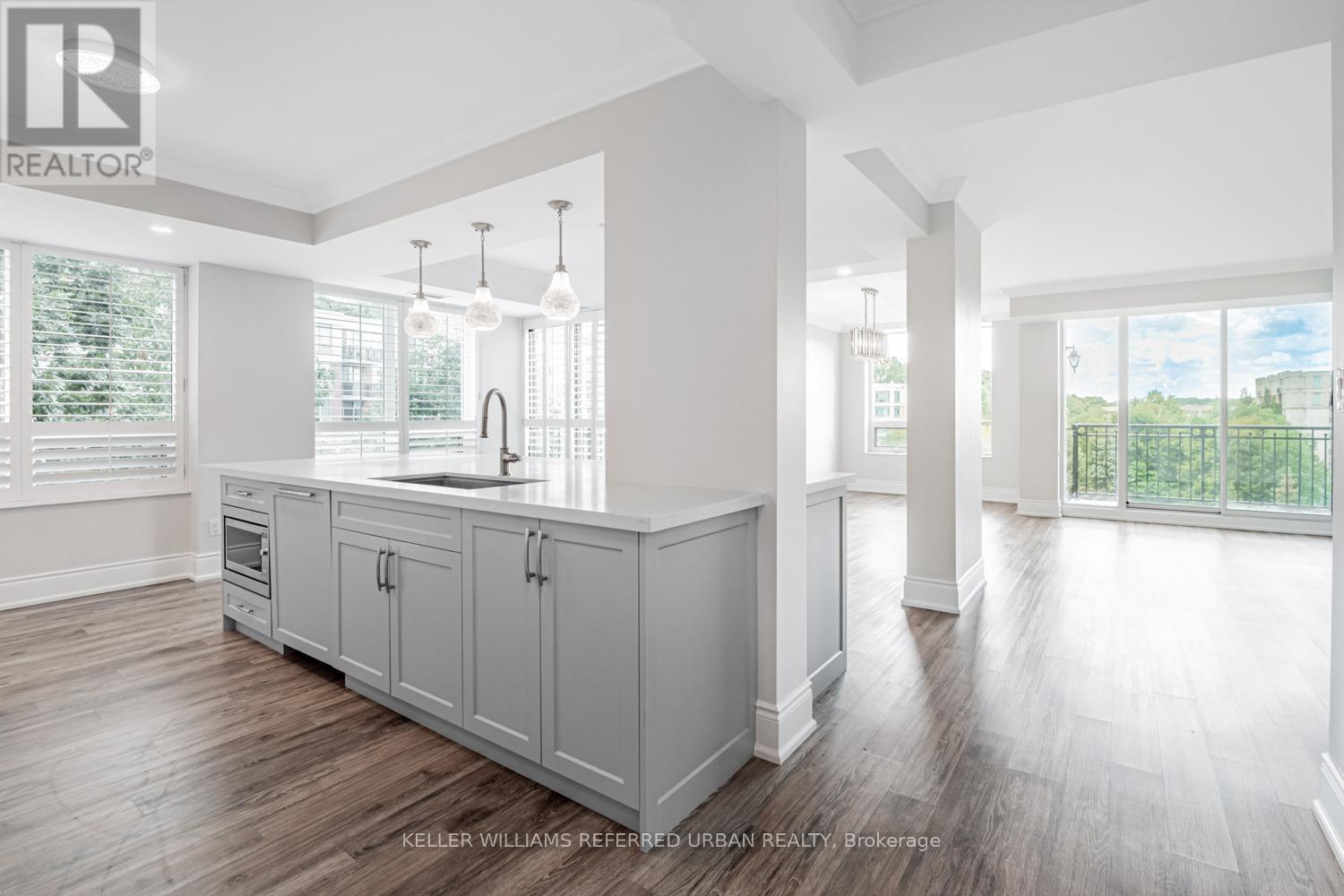 Photo 5 of 721 28 William Carson Crescent, Toronto ON