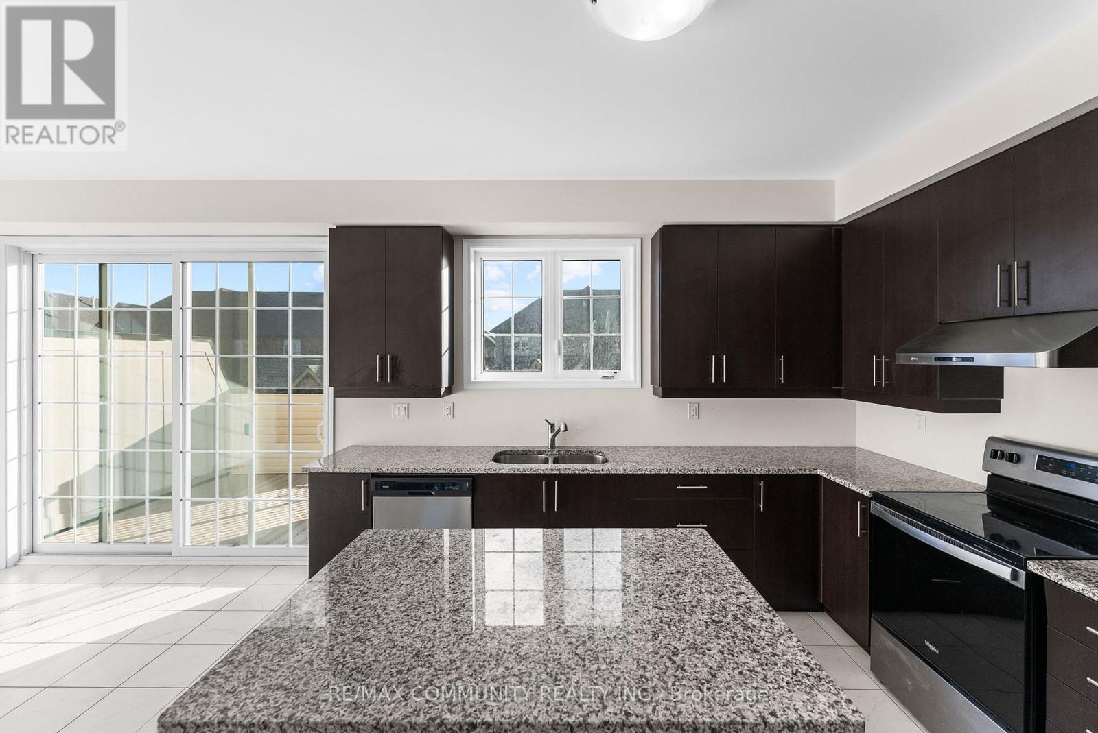 Photo 10 of 314 Coronation Road, Whitby ON