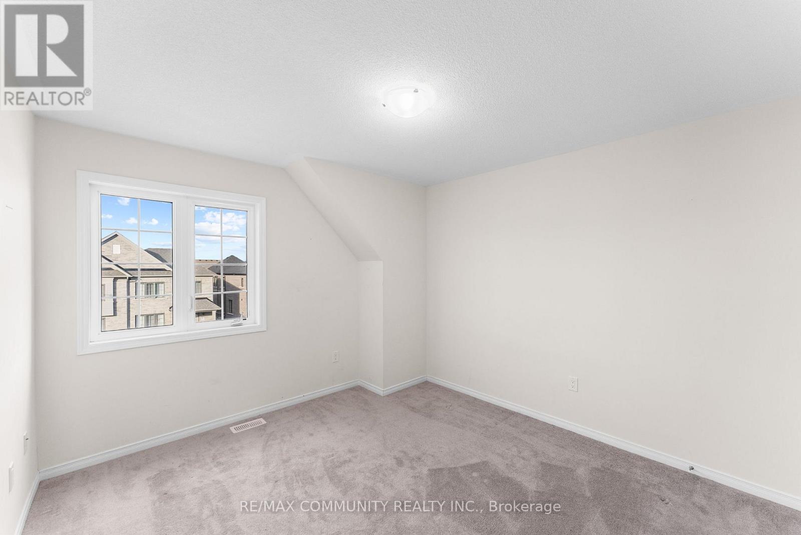 Photo 18 of 314 Coronation Road, Whitby ON