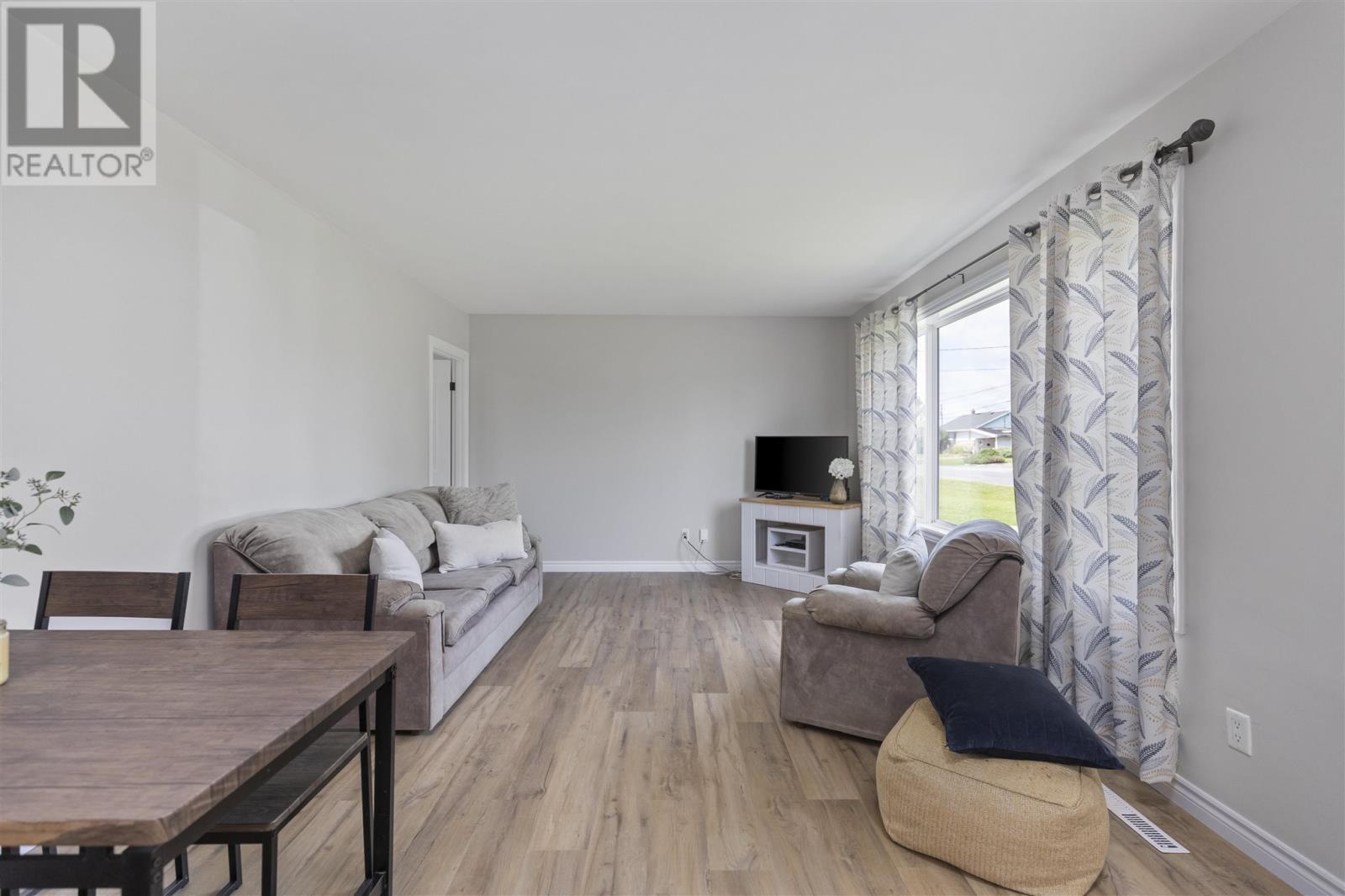 Photo 3 of 353 Doncaster Rd, Sault Ste Marie ON