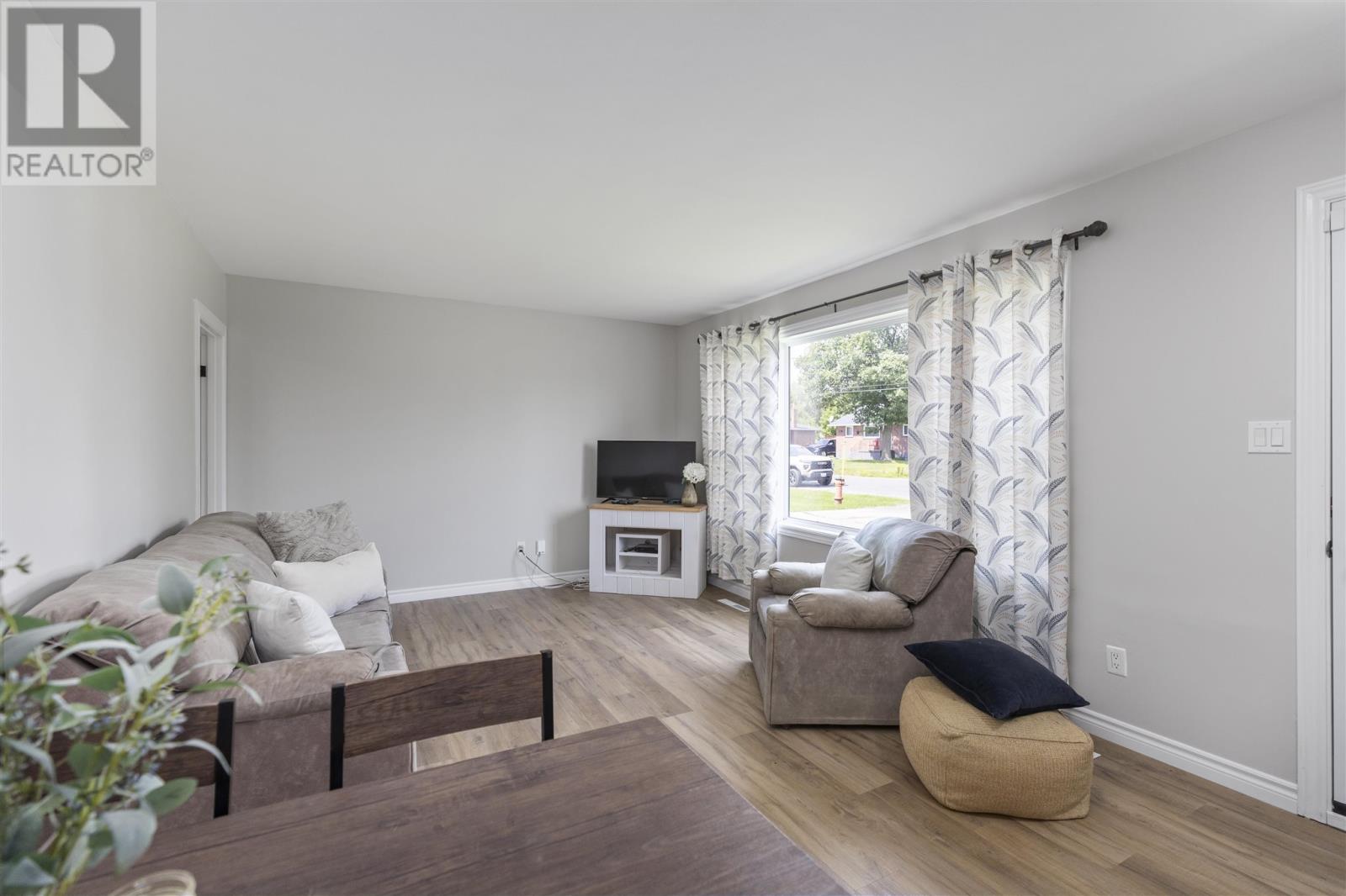 Photo 2 of 353 Doncaster Rd, Sault Ste Marie ON