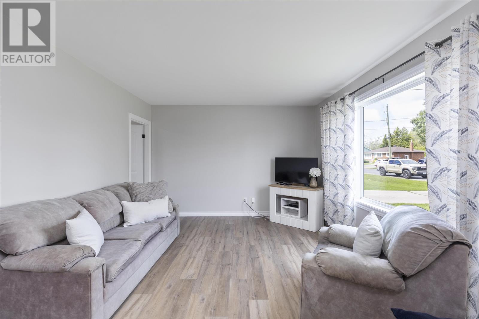 Photo 5 of 353 Doncaster Rd, Sault Ste Marie ON