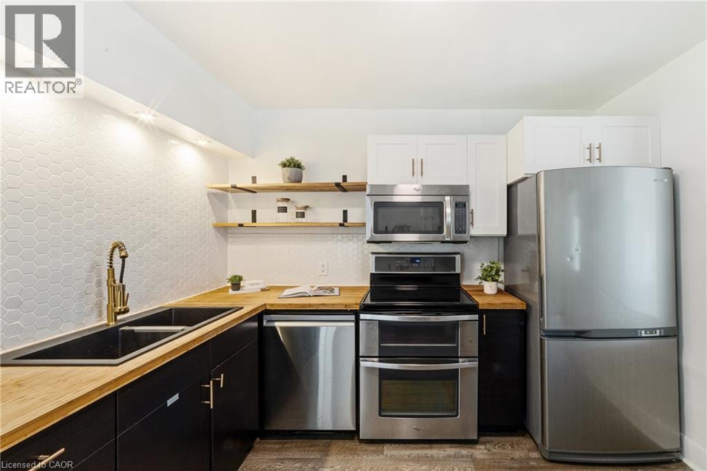 Photo 8 of 22 Houghton Avenue N, Hamilton ON