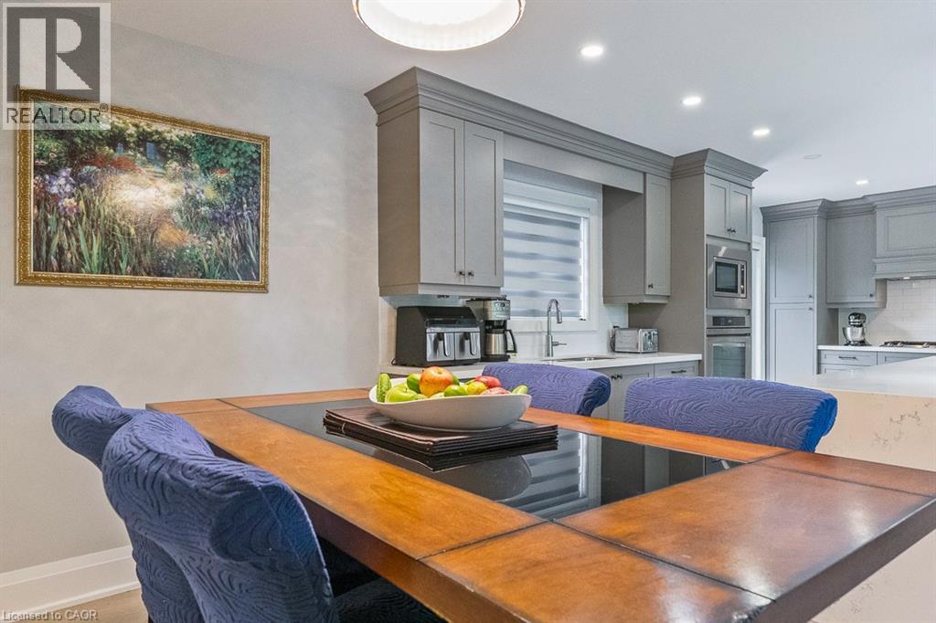 Photo 13 of 231 Southwood Court, Oakville ON