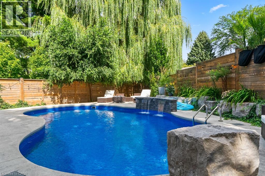 Photo 38 of 231 Southwood Court, Oakville ON