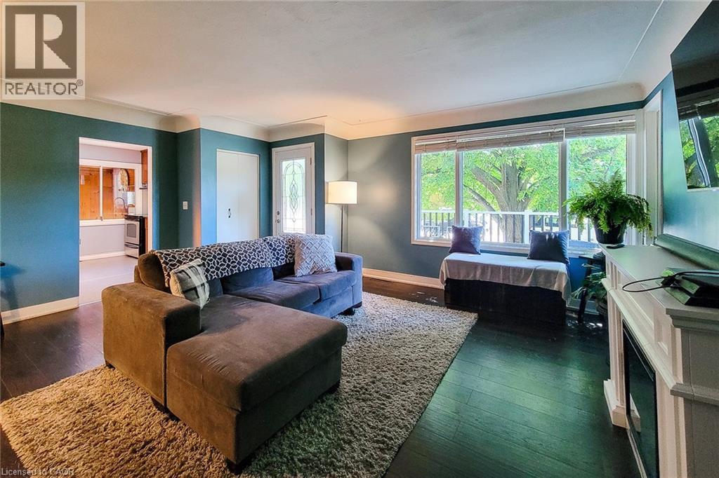 Photo 11 of 10 Lincoln Avenue, Grimsby ON