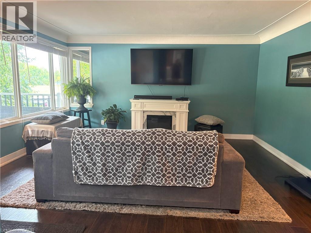 Photo 12 of 10 Lincoln Avenue, Grimsby ON