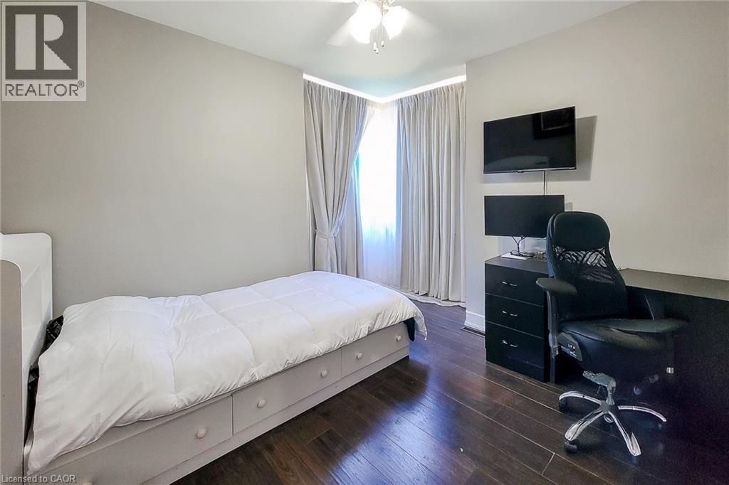 Photo 14 of 10 Lincoln Avenue, Grimsby ON