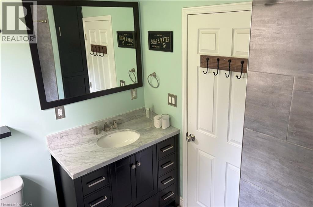 Photo 15 of 10 Lincoln Avenue, Grimsby ON
