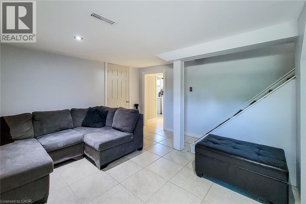 Photo 17 of 10 Lincoln Avenue, Grimsby ON