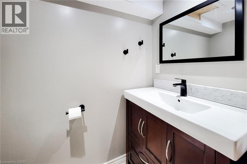 Photo 21 of 10 Lincoln Avenue, Grimsby ON