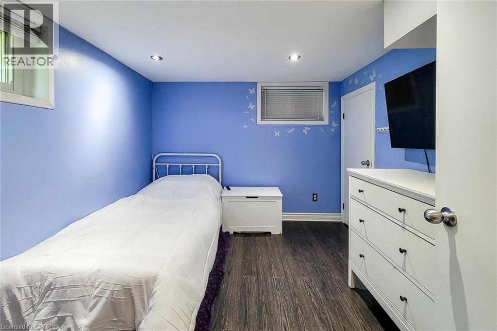 Photo 22 of 10 Lincoln Avenue, Grimsby ON