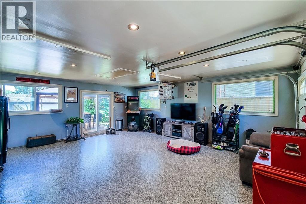 Photo 26 of 10 Lincoln Avenue, Grimsby ON