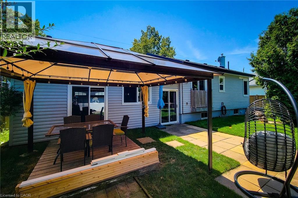 Photo 28 of 10 Lincoln Avenue, Grimsby ON