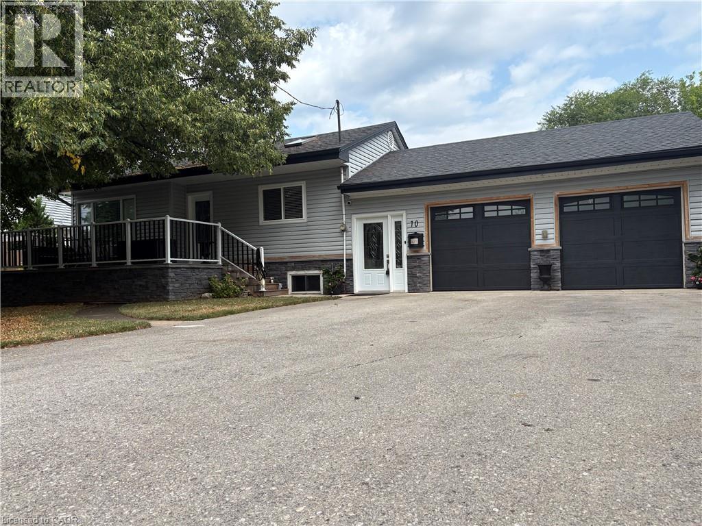 Photo 3 of 10 Lincoln Avenue, Grimsby ON