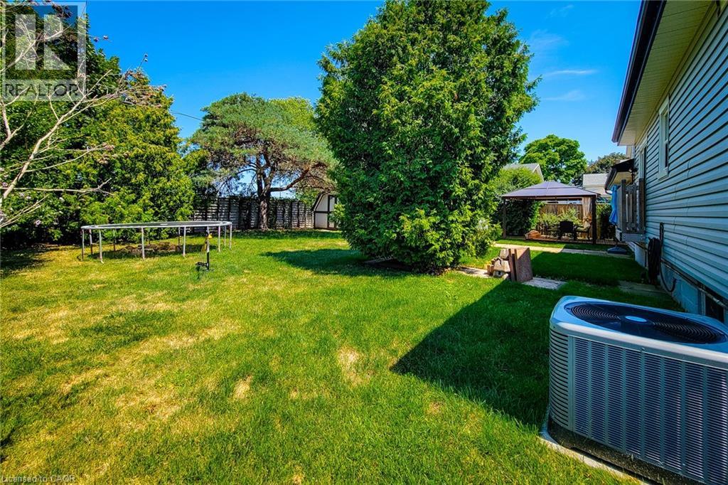 Photo 31 of 10 Lincoln Avenue, Grimsby ON