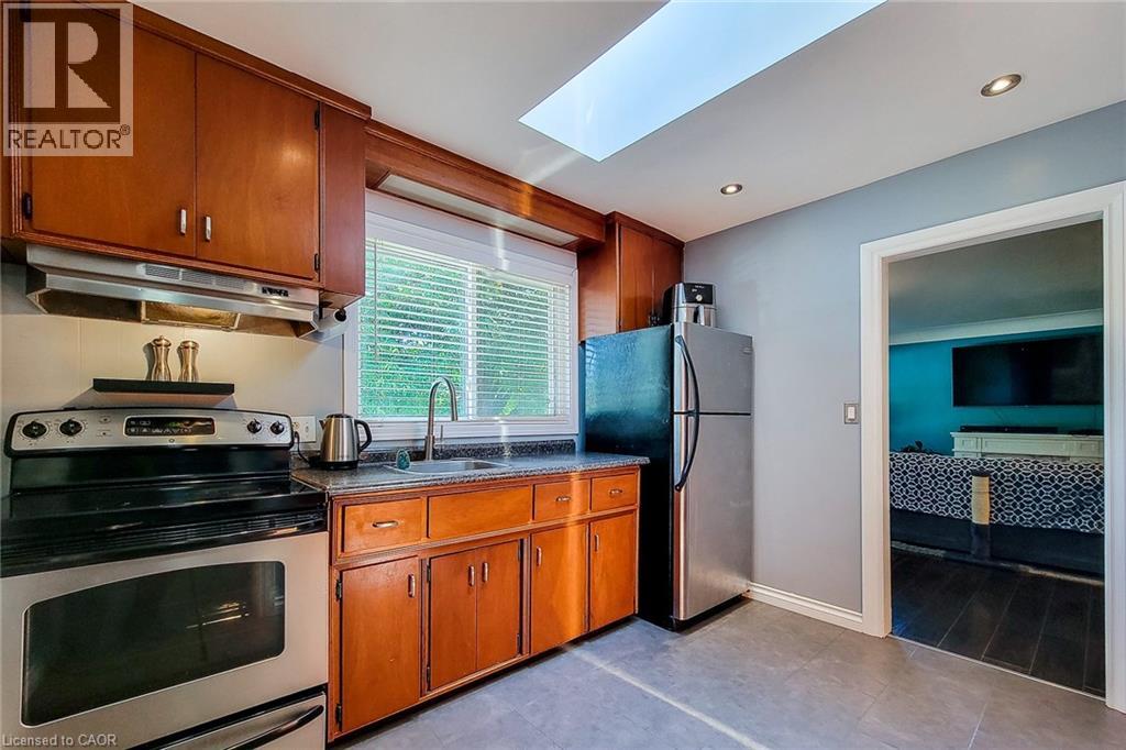 Photo 9 of 10 Lincoln Avenue, Grimsby ON