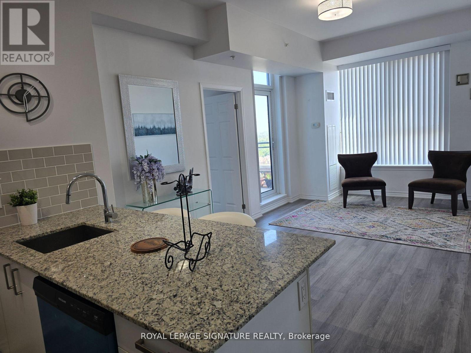 Photo 10 of 610 11611 Yonge Street, Richmond Hill ON