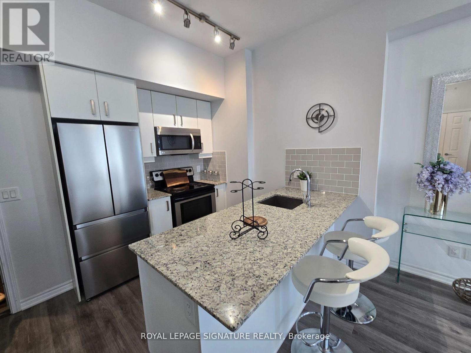 Photo 14 of 610 11611 Yonge Street, Richmond Hill ON