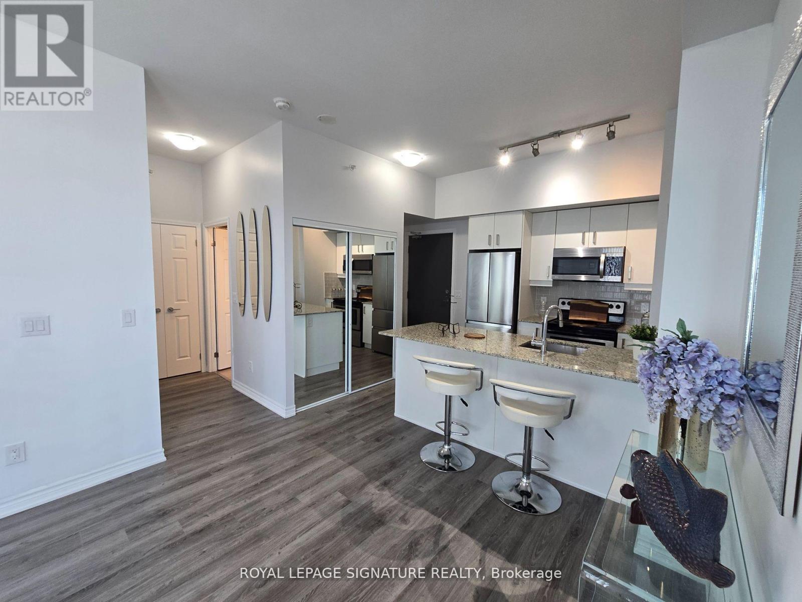 Photo 15 of 610 11611 Yonge Street, Richmond Hill ON