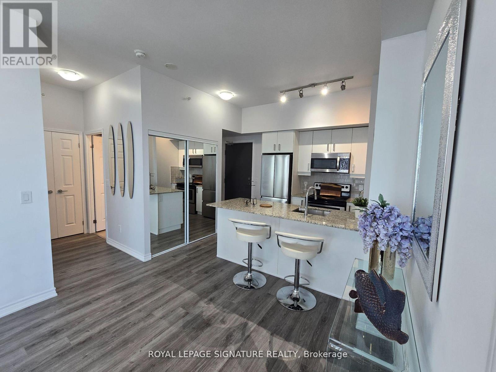 Photo 16 of 610 11611 Yonge Street, Richmond Hill ON