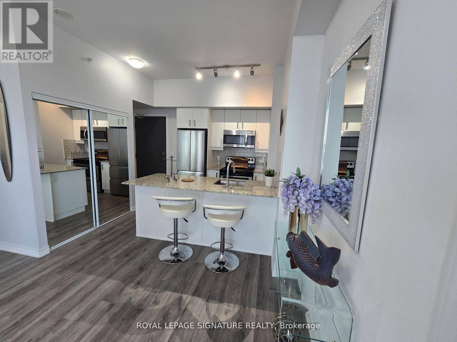 Photo 17 of 610 11611 Yonge Street, Richmond Hill ON